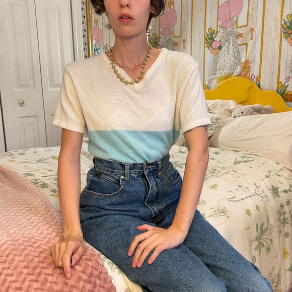 70s Blue and white colourblocked knitted acrylic vneck sweater shirt - Picture 3 of 11